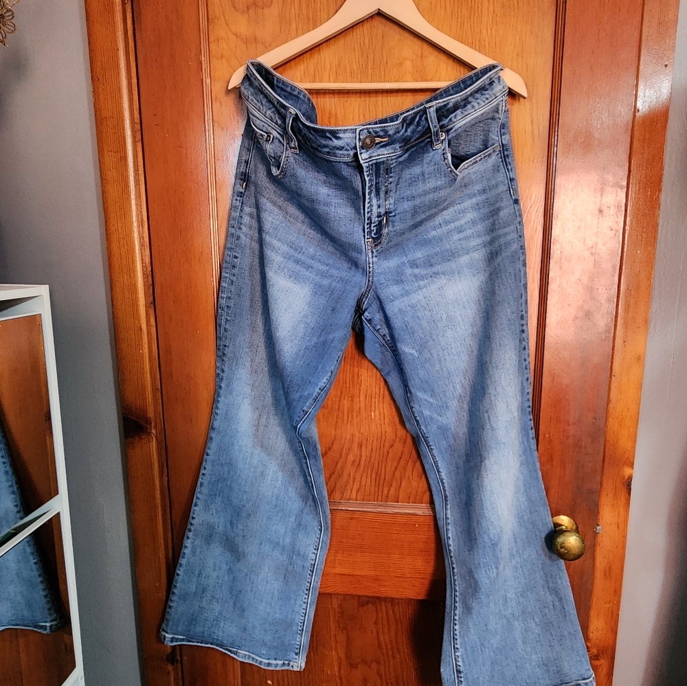 AE Low or mid rise super stretch wide leg